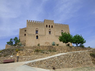 Fototapeta na wymiar Castillo de Todolella,pueblo de la Comunidad Valenciana, España. Perteneciente a la provincia de Castellón, en la comarca de Los Puertos de Morella