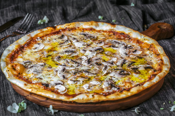 Vegetariana Pizza with mushrooms