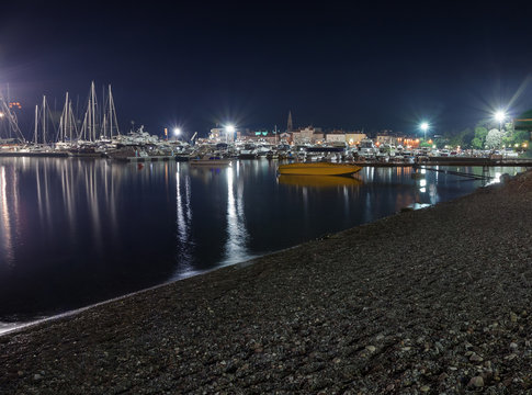 Parking of yachts and boats at night