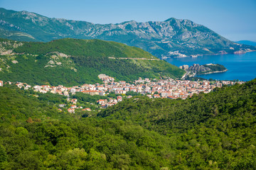 Obraz premium A view of the tourist town of Budva in Montenegro.