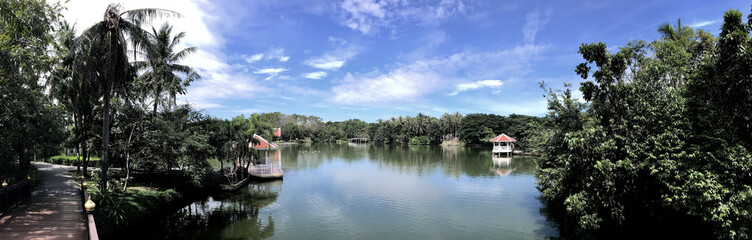 Obraz na płótnie Canvas Panorama from the lake in Sri Nakhon Khuean Khan Park