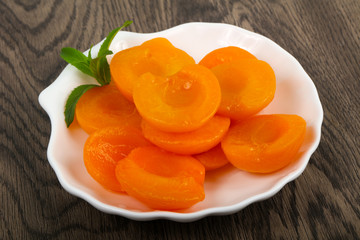 Canned apricots