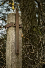 Kreuz im Wald