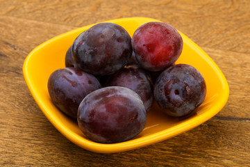 Plums in the bowl
