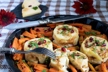 Käse-Kartoffelbällchen mit Möhrengemüse