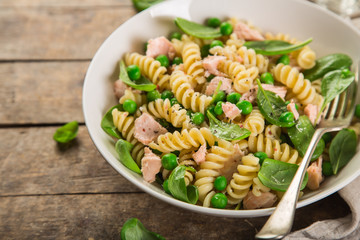 fusilli pasta with salmon, spinach and grean peas