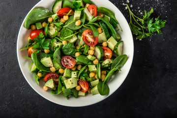 Avocado, tomato, chickpeas, spinach and cucumber salad