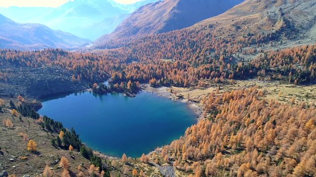 Aerial 4K - Val di Campo - Engadina (CH) - Vista autunnale del Lago Viola 