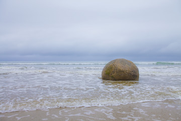 Moeraki Boulders an der Pazifikküste von Neuseeland,Südinsel