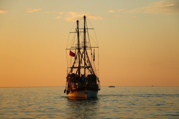 Obraz premium Hatay İskenderun, boat sailing