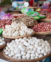 garlic at market