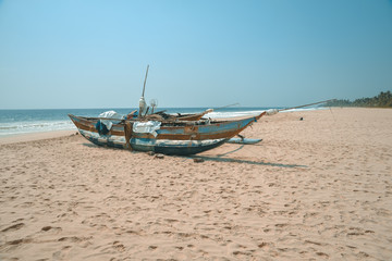 Fototapeta na wymiar boat on the shore