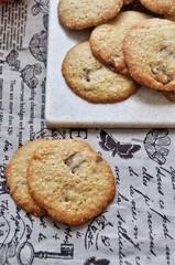 Cookies with sesame and milk chocolate