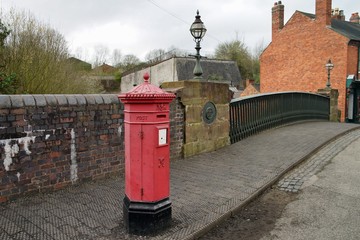Fototapeta na wymiar British red postbox