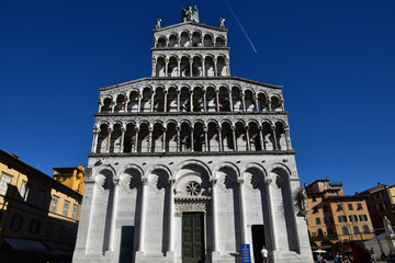 Fototapeta na wymiar Eglise San Michele de Lucca en Toscane, Italie