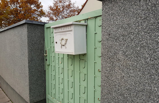 Briefkasten an Eingangst&uuml;r