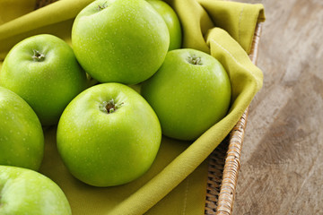 Tray with fresh green apples on wooden background, closeup