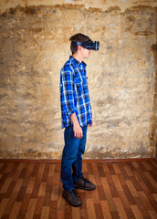 Obraz na płótnie Canvas Young Man in VR Glasses