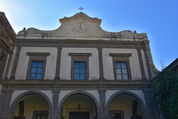 Fototapeta na wymiar Napoli, Certosa di San Martino, 1325, complesso monumentale religioso. Facciata dell'ingresso interno.