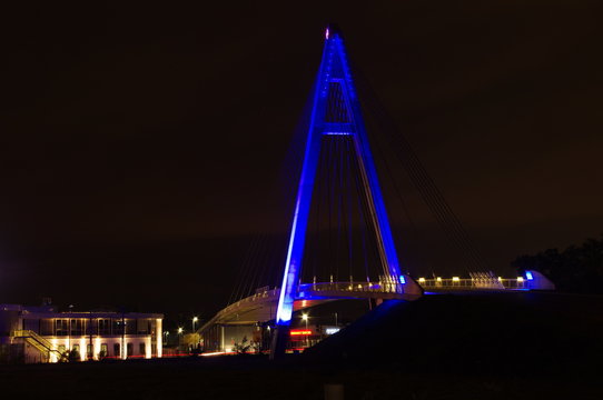 Raunheim, Deutschland, Hessen, Pfeiler, Langzeitbelichtung, Br&uuml;cke
