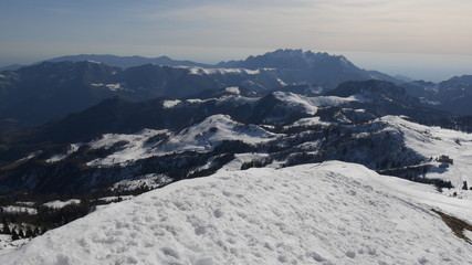 Fototapeta na wymiar Panorama invernale delle Alpi di Lecco con il Resegone