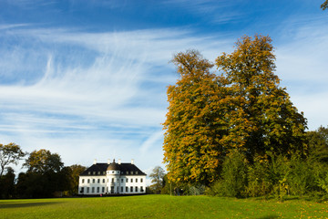 Obraz premium Beautifull Bernstoff palace and park near Copenhagen, Denmark