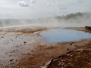 Das blaue Auge am Geysir auf Island
