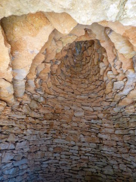 Tirig. Pinturas rupestres, Cueva de los Caballos y  Cuevas del Civil. Patrimonio de la Humanidad por la UNESCO en Barranco Valltorta,Castell&oacute;n, (Comunidad Valenciana, Espa&ntilde;a)