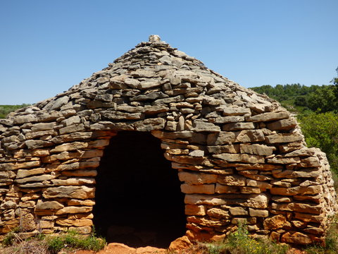 Tirig. Pinturas rupestres, Cueva de los Caballos y  Cuevas del Civil. Patrimonio de la Humanidad por la UNESCO en Barranco Valltorta,Castell&oacute;n, (Comunidad Valenciana, Espa&ntilde;a)