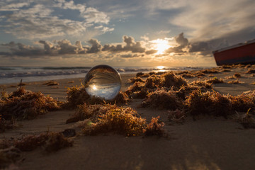 Sfondo Artistico con sfera di cristallo