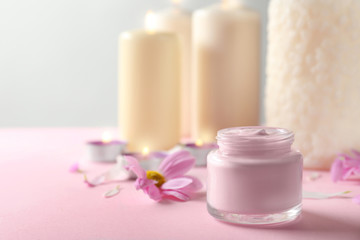Obraz na płótnie Canvas Jar with body cream on table