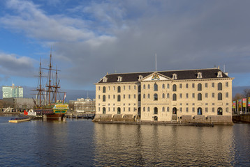Fototapeta premium Scheepvaartmuseum Amsterdam on sunny day