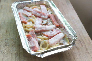 spaghetti carbonara in the box