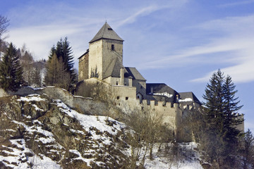 Fototapeta na wymiar Winterliche Burg Reifenstein in Südtirol