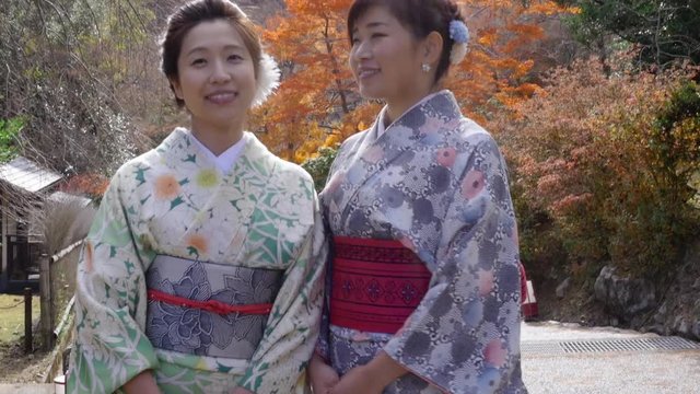 Beautuful Japanese women turn to give peace sign.