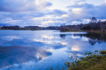 The beauty of the lake and the cloudland