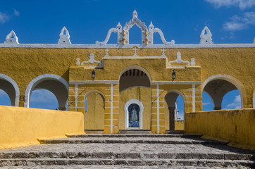Fototapeta premium Izamal nunnery of San Antonio