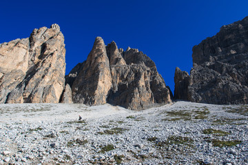 Fototapeta na wymiar paesaggio alpino, nei pressi delle tre cime di Lavaredo - Dolomiti