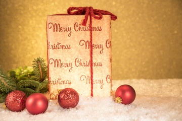regalo di natale con decorazioni