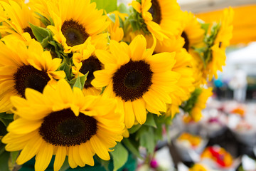 Obraz premium Close up of beautiful Summer bouquets at the farmers market