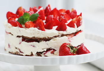 Strawberry cake with cream