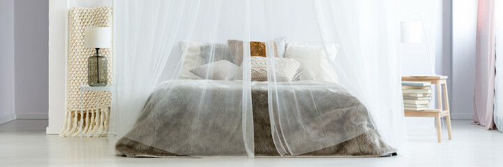 King-size bed under mosquito net - obrazy, fototapety, plakaty
