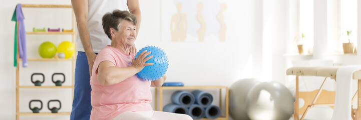 Elderly woman exercising with ball - obrazy, fototapety, plakaty