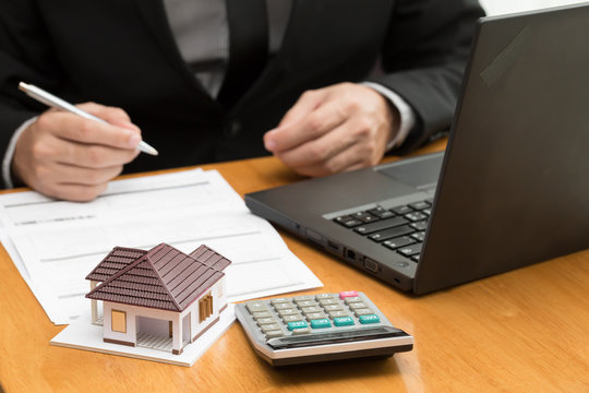 Bank officer calculate interest rates home loan monthly for buyer