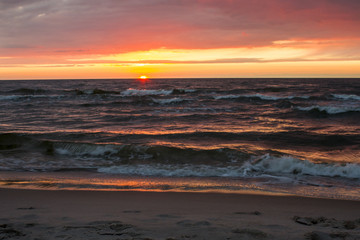 Fototapeta na wymiar romantic sunset on the sea shore,