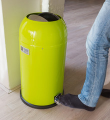 Obraz premium Green trash can