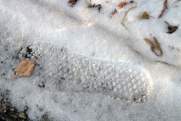 impronta piede sulla neve