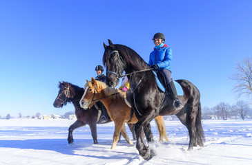 gutgelauntes Reiter-Trio