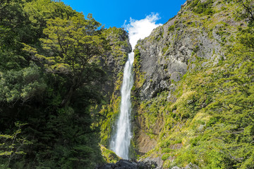 Obraz premium Devils Punchbowl Waterfall in the heart of Arthur's Pass National Park. (New Zealand)