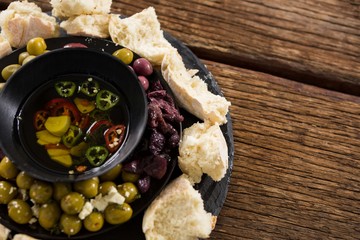 Pickled olives and vegetables surrounded with bread pieces